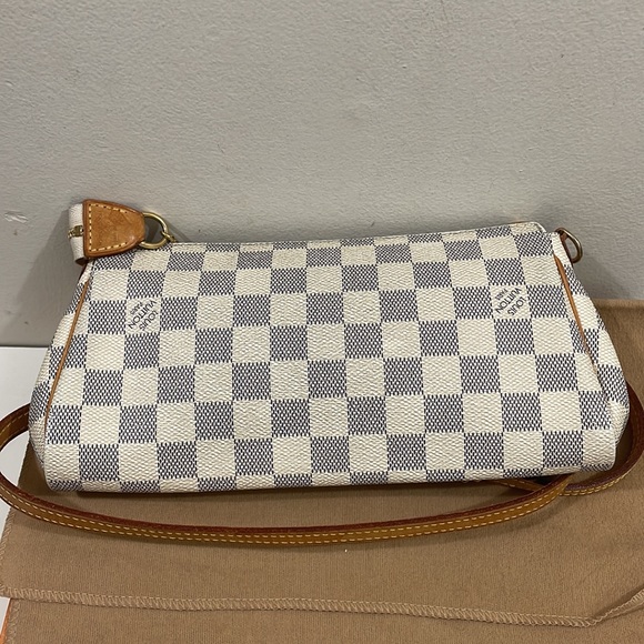 [$1400cad]💥AUTHENTIC Louis Vuitton Damier Azur Eva Clutch💥 - Picture 9 of 17